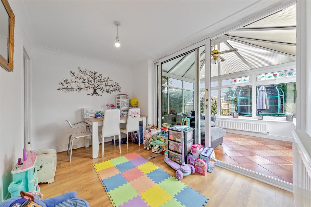 Property photo 3 of 18 27Burleighroad-16.Jpg