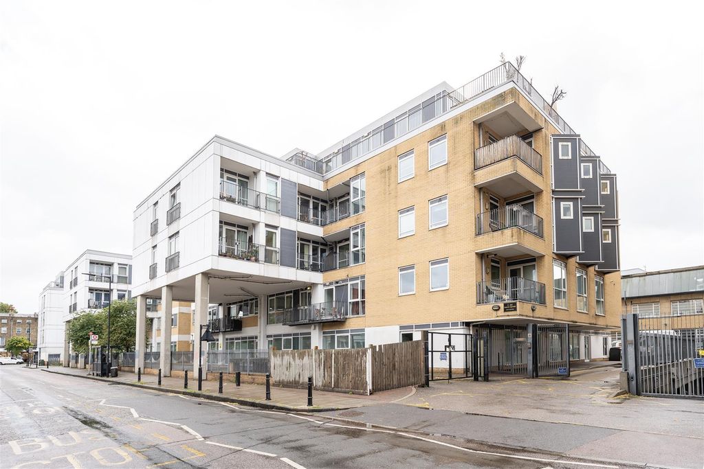 Property photo 1 of 9 Hacon Square, E8