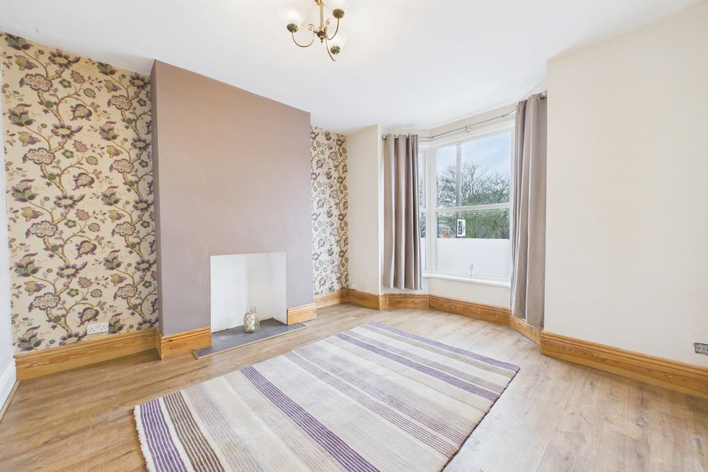 Property photo 2 of 20 Lounge