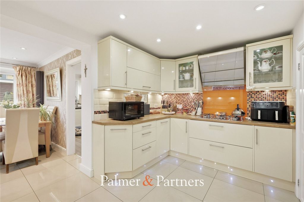 Property photo 2 of 32 Picture No. 10