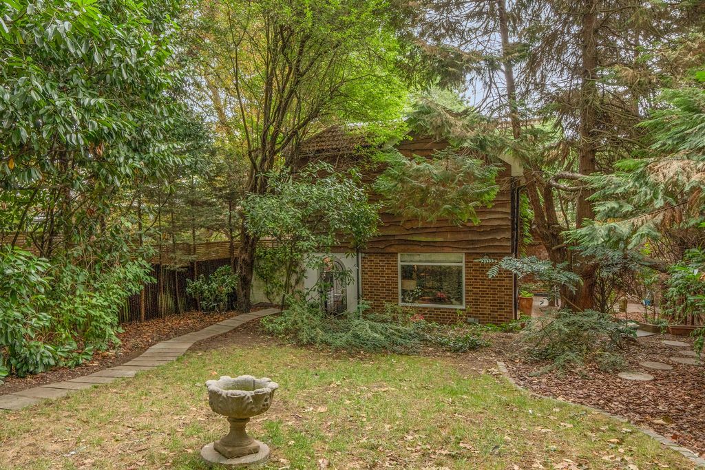 Property photo 2 of 24