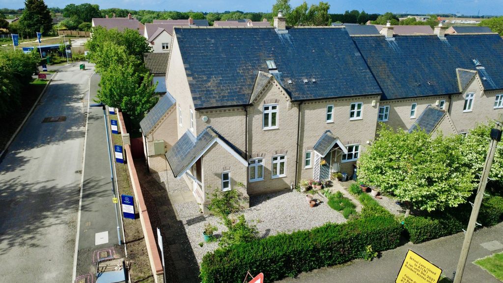 Property photo 1 of 21 Executive Three-Bedroom Home In Sought-After Village Of Roxton.