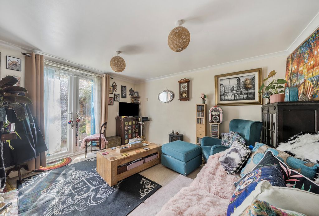 Property photo 2 of 11 1353503-8-68c43d2...