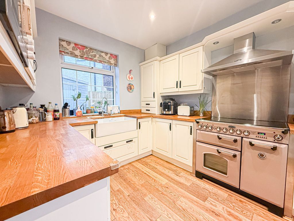 Property photo 2 of 31