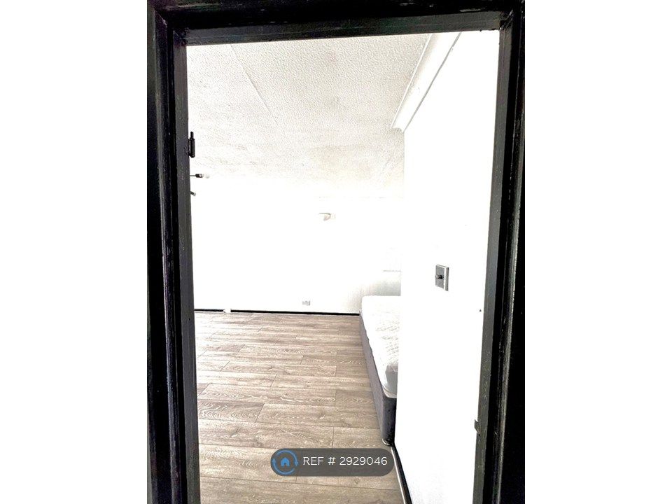Property photo 3 of 25