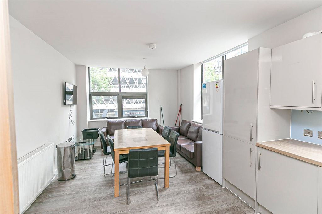 Property photo 2 of 19 Picture No. 30