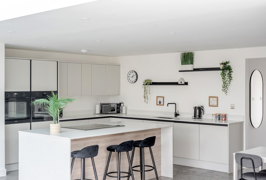 Property photo 2 of 22 1349487-16-68c01E...