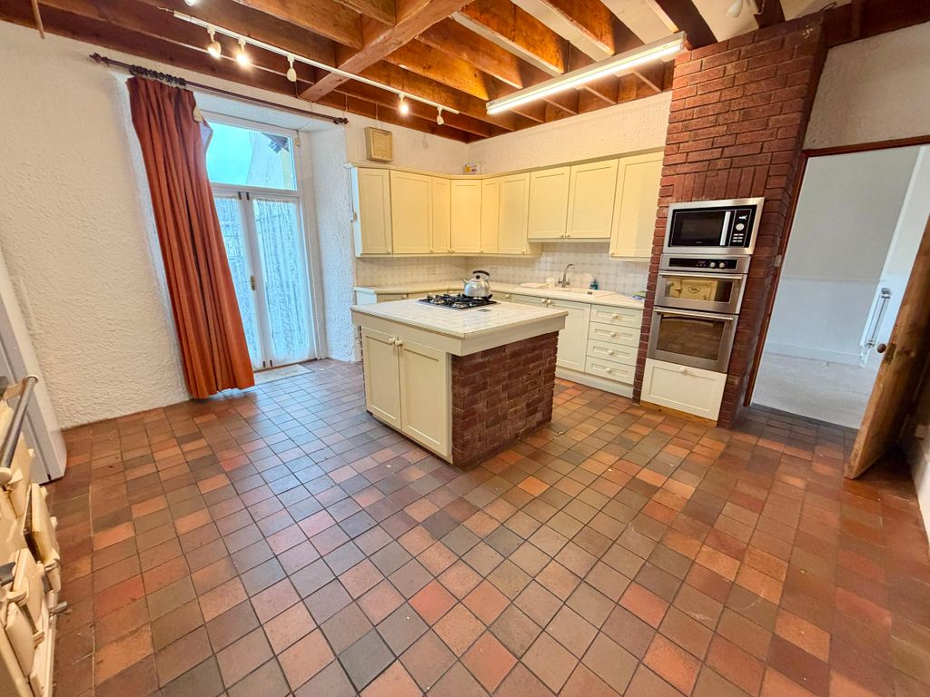 Property photo 3 of 16