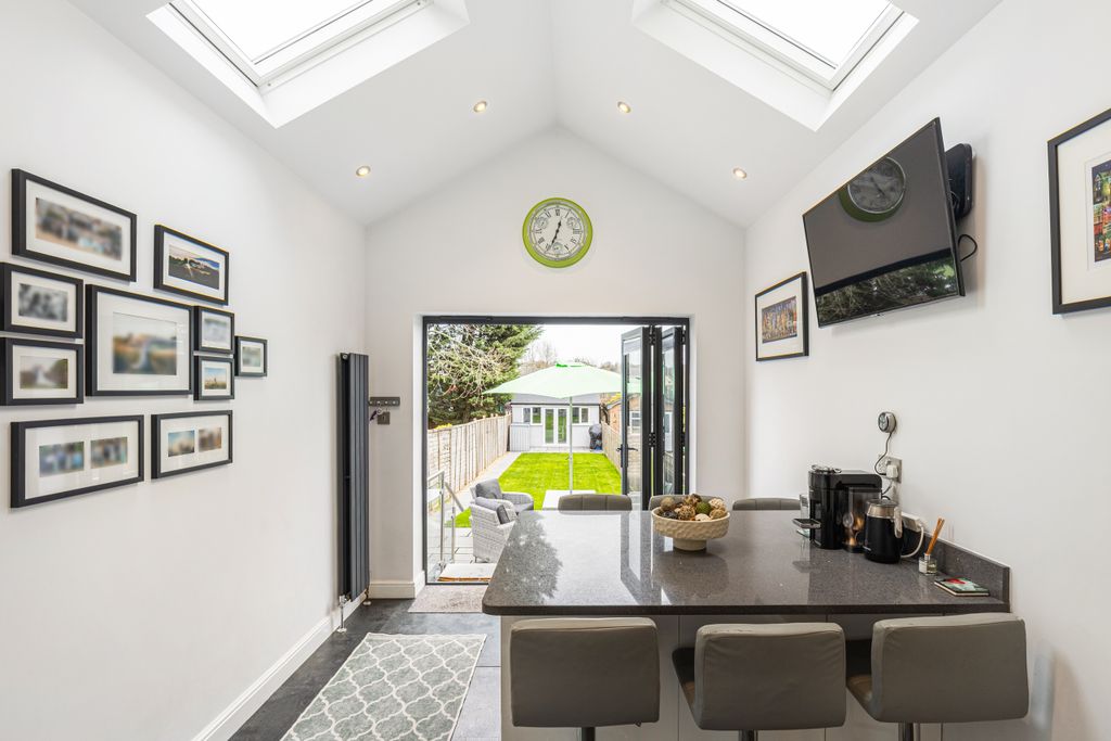 Property photo 3 of 16 R6M22664-Hdr