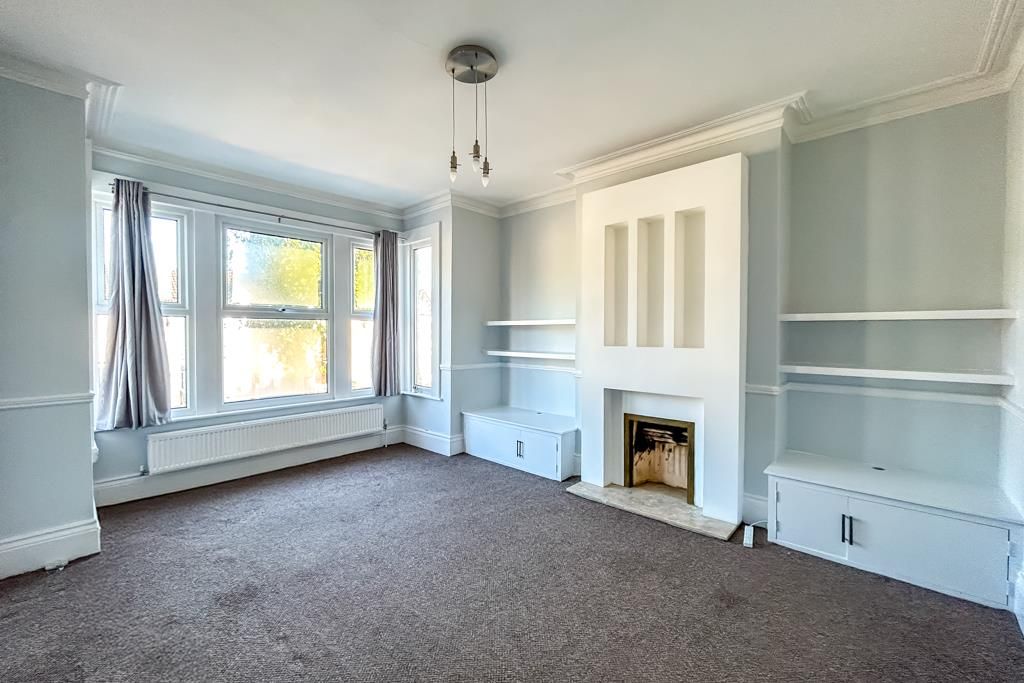 Property photo 2 of 15 Lounge