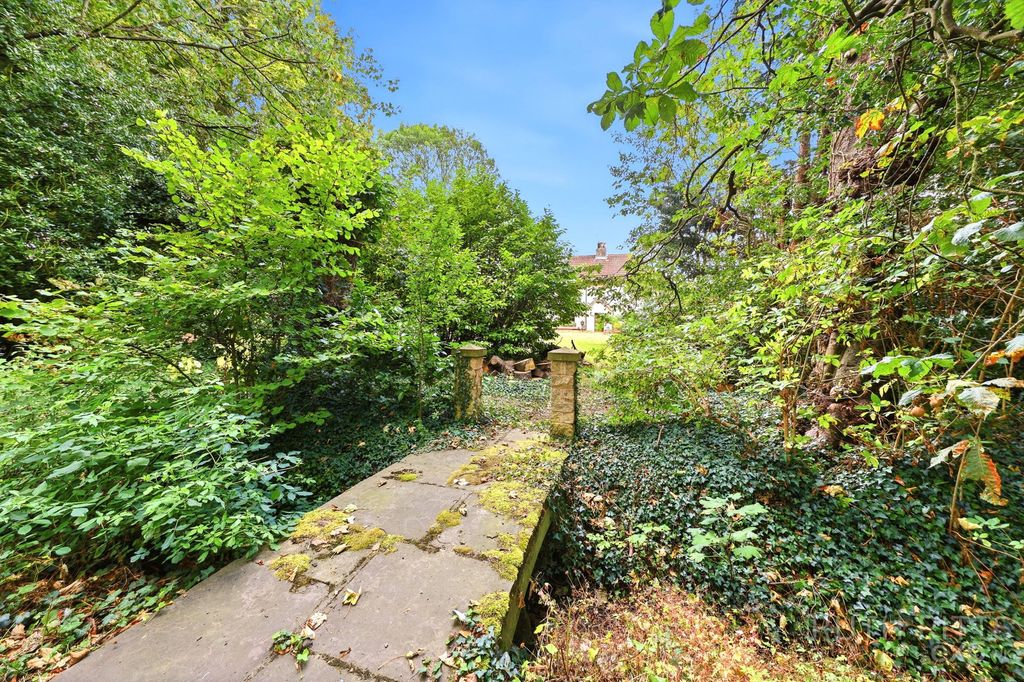 Property photo 1 of 27