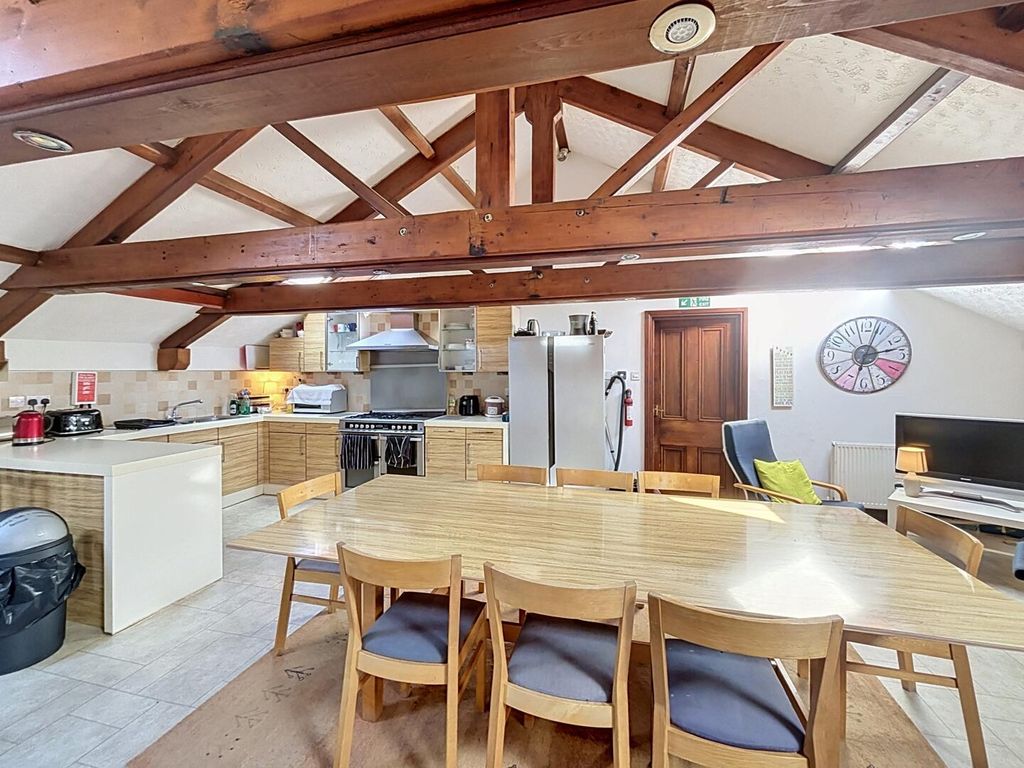 Property photo 2 of 19 Kitchen