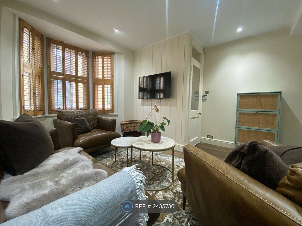 Property photo 2 of 32