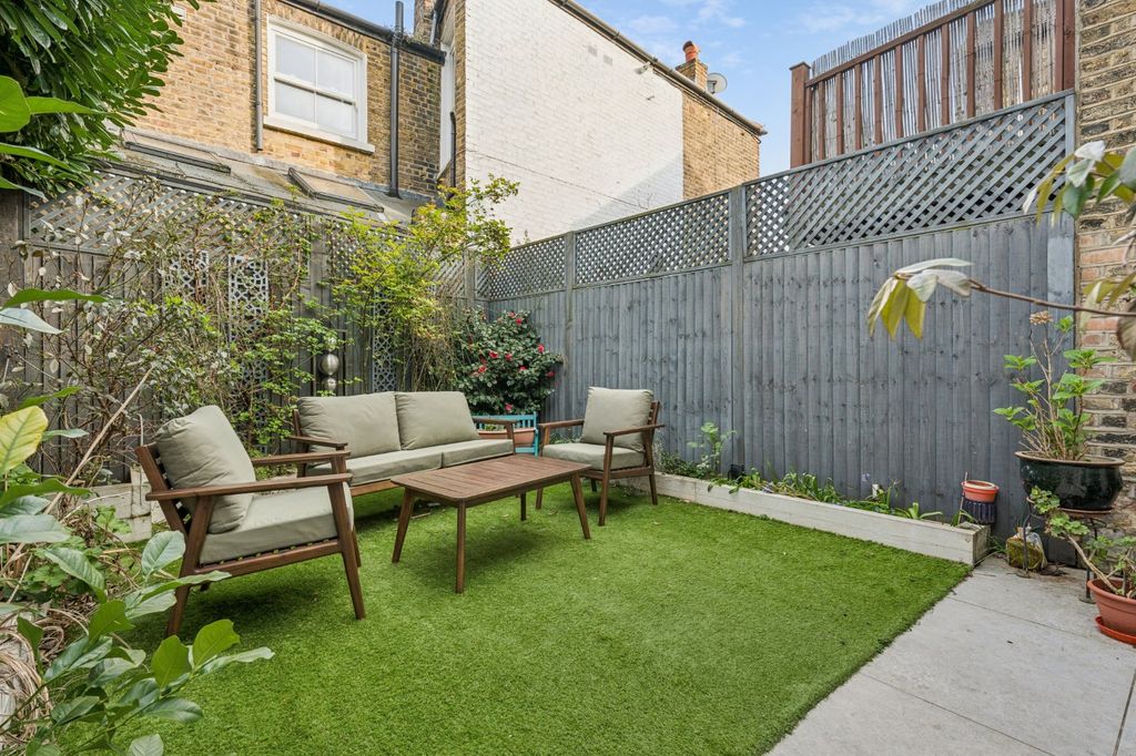 Property photo 2 of 17