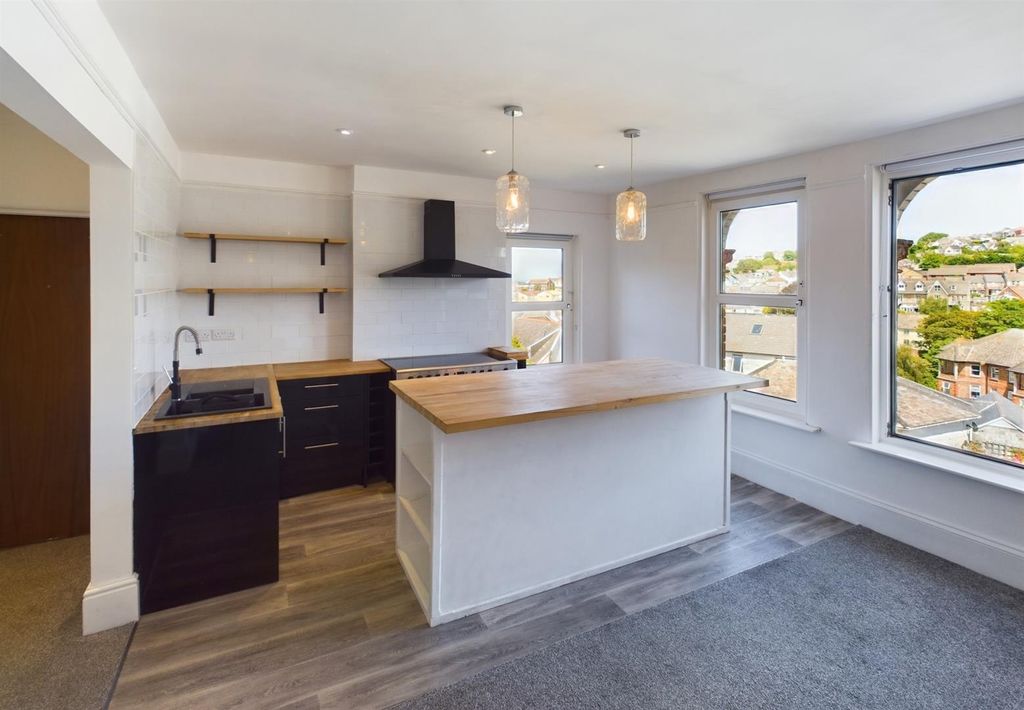 Property photo 3 of 9 Kitchen.Jpg