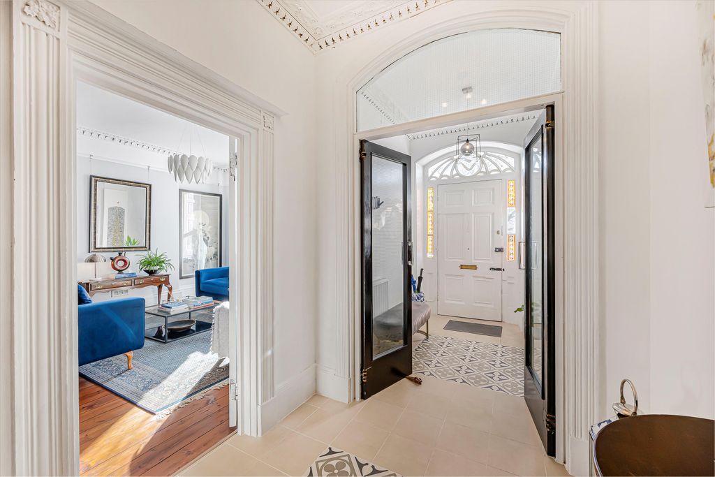 Property photo 2 of 27 Image