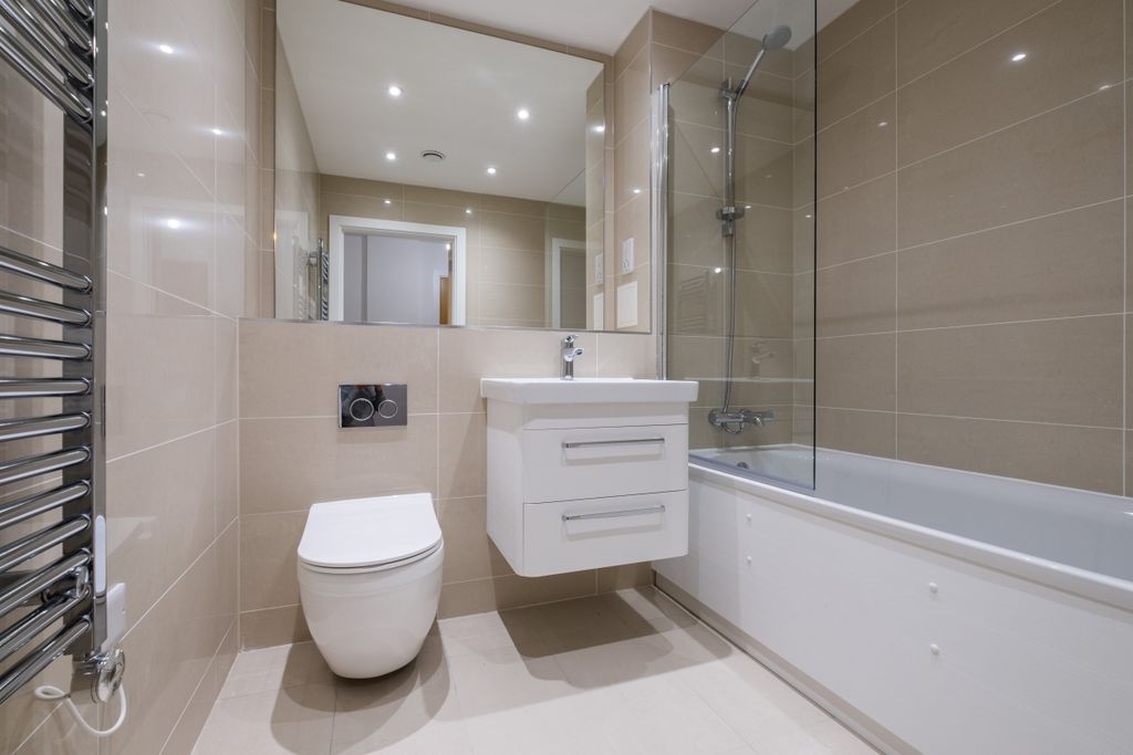 Property photo 2 of 7 43-Whyteleaf-Hous...