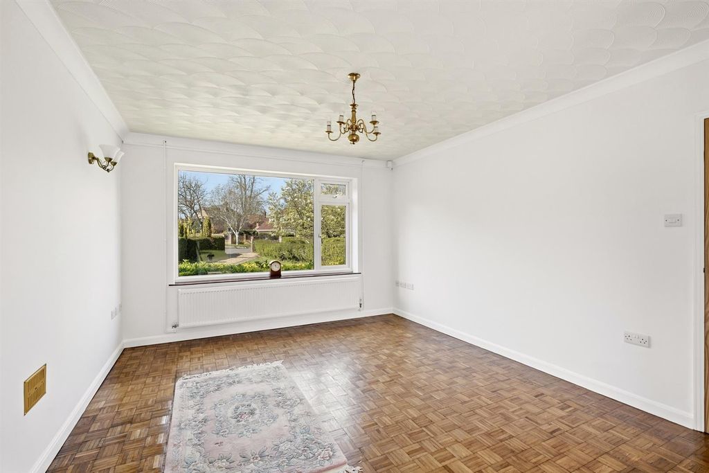 Property photo 2 of 30 3-Westgateclose-013.Jpg