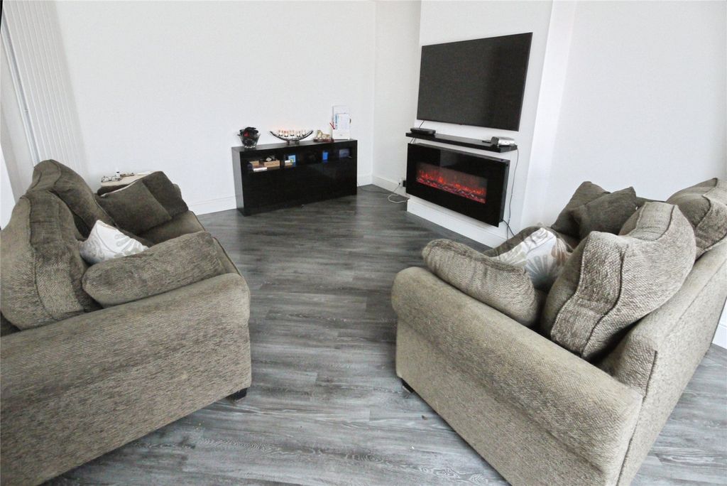 Property photo 3 of 21 Picture No. 18