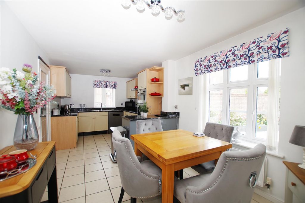 Property photo 2 of 17 Kitchen/Diner