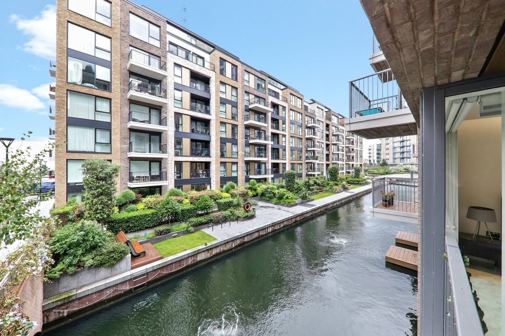 Property photo 2 of 11