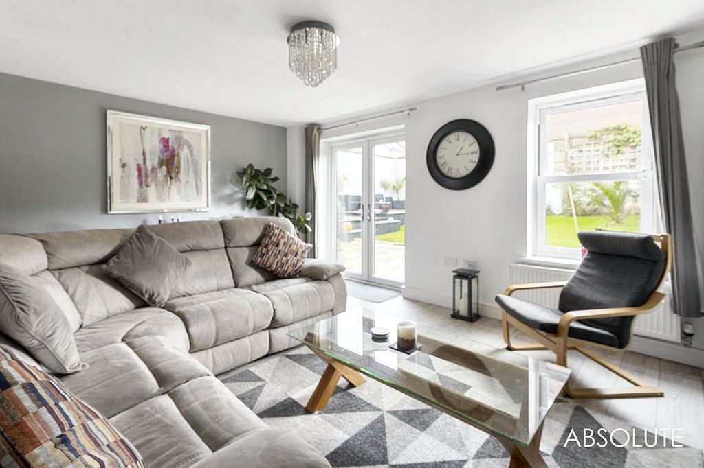 Property photo 2 of 28 Lounge