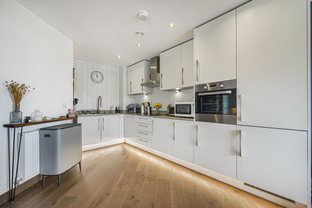Property photo 2 of 17 Kitchen
