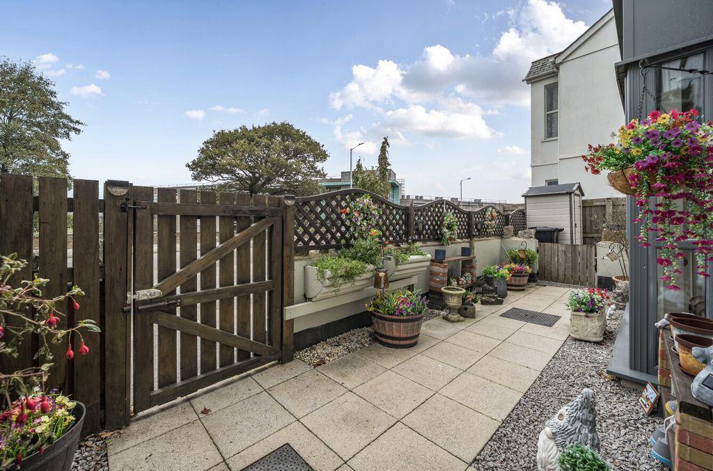 Property photo 2 of 16 1360159-2-68Ef671...