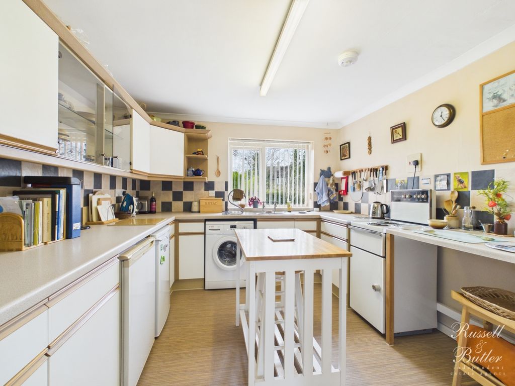 Property photo 2 of 11 Cam01995G0-Pr0424-Still001