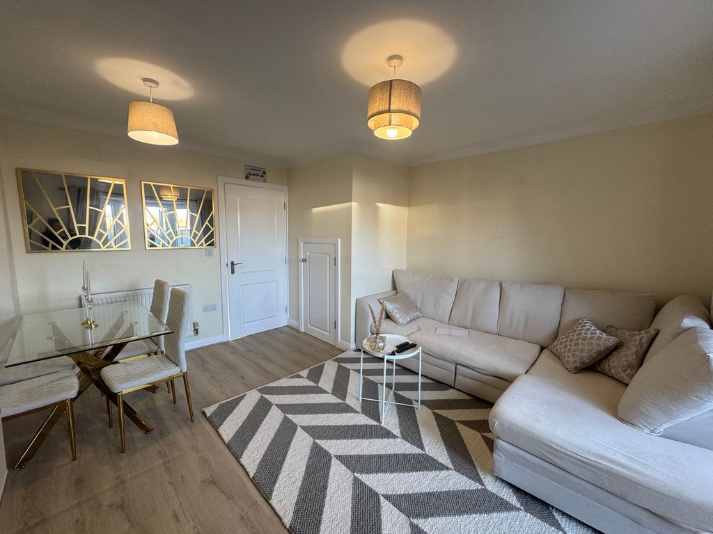 Property photo 3 of 17 Living Room