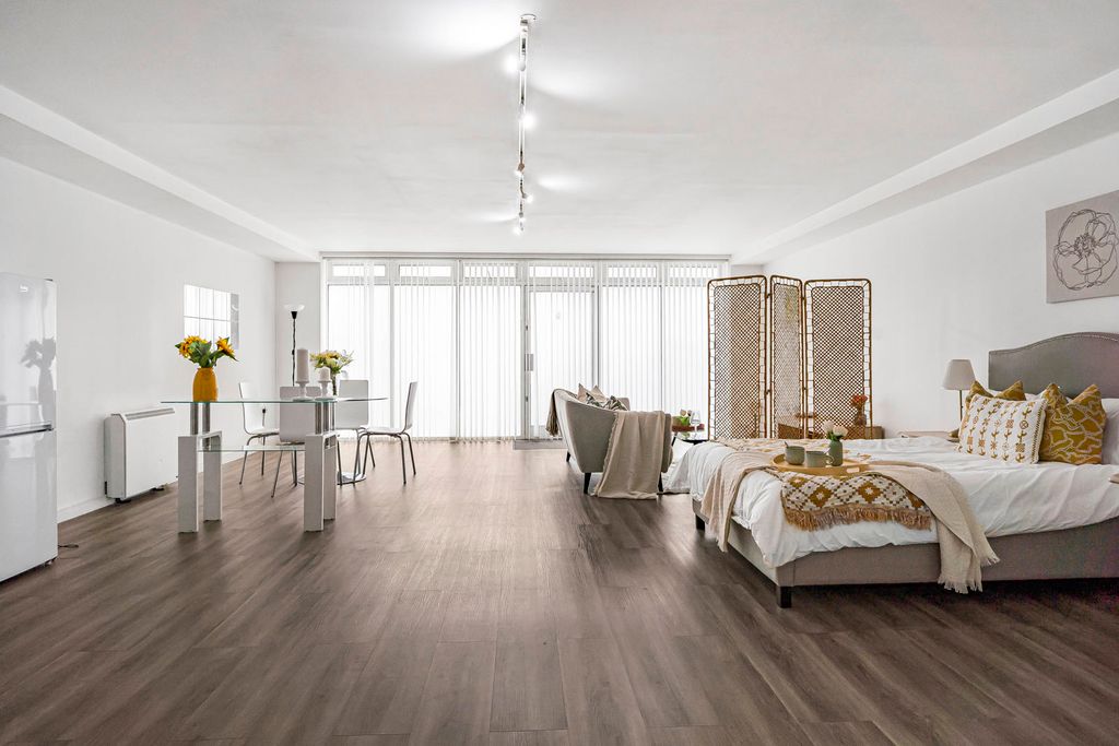 Property photo 1 of 20 Studio