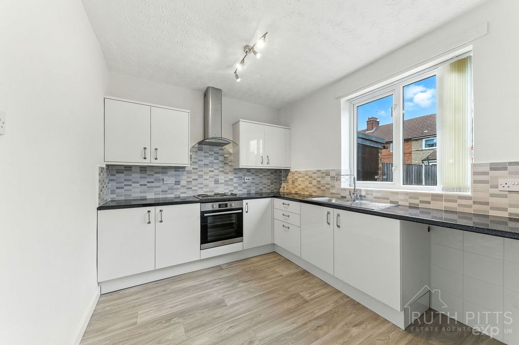 Property photo 3 of 24