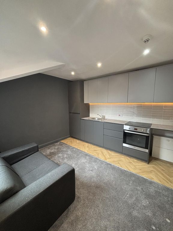 Property photo 1 of 10 2 Bed Flat To Rent Anson Road, Manchester M14 5Bz