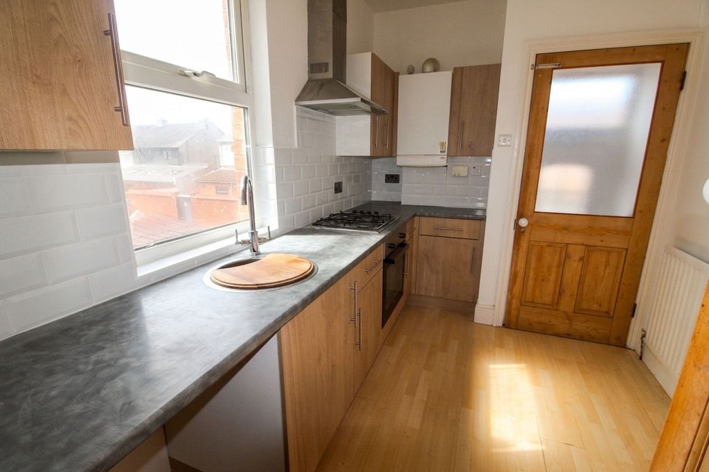 Property photo 3 of 20 Kitchen