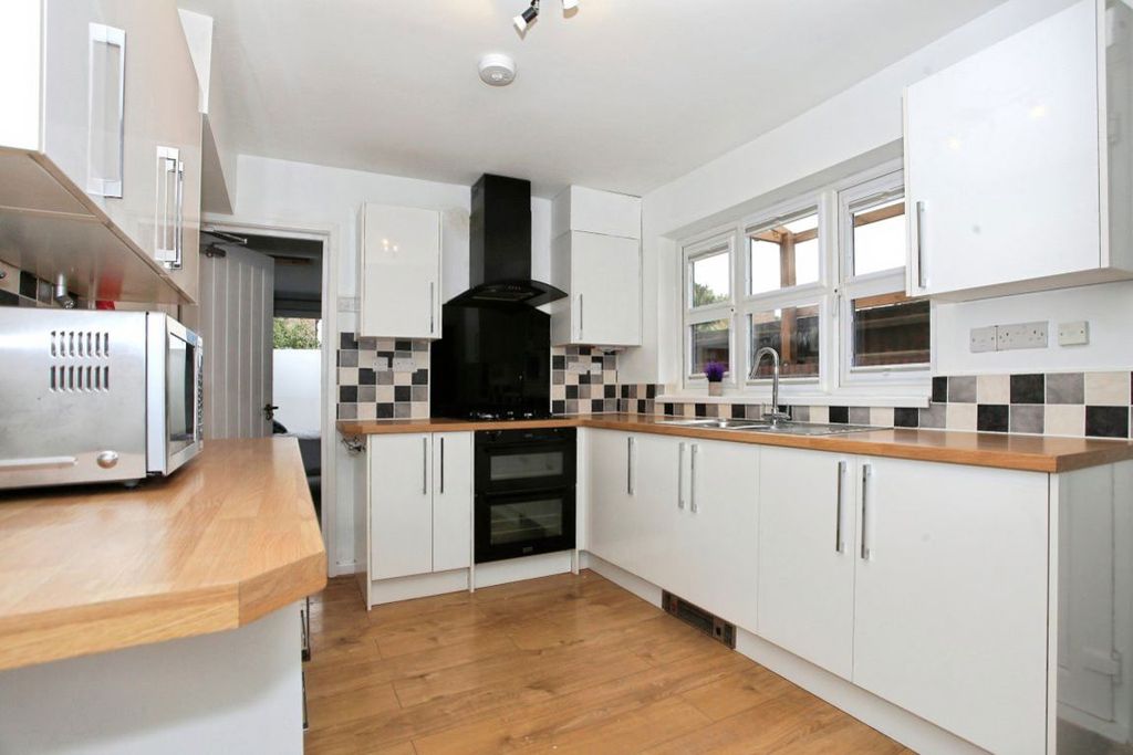 Property photo 2 of 3