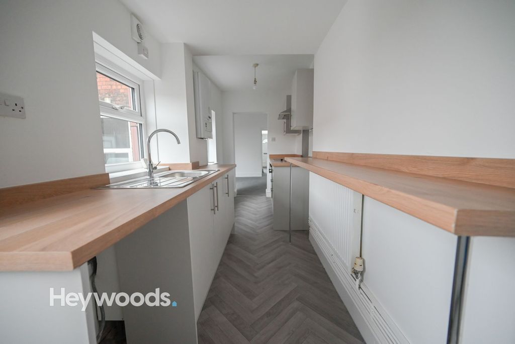 Property photo 2 of 42