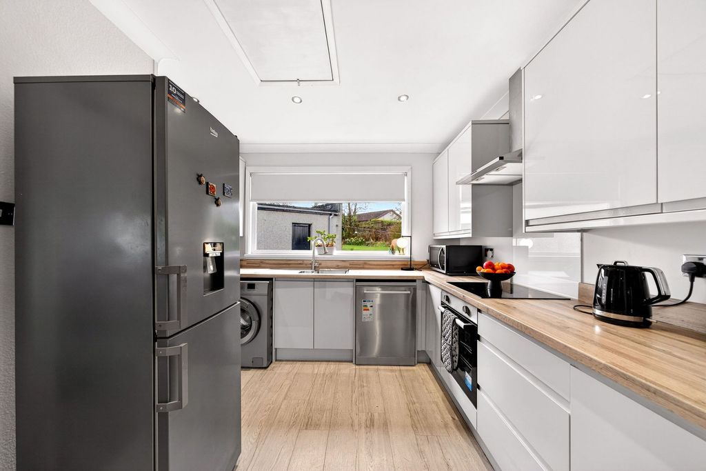 Property photo 3 of 20 Kitchen