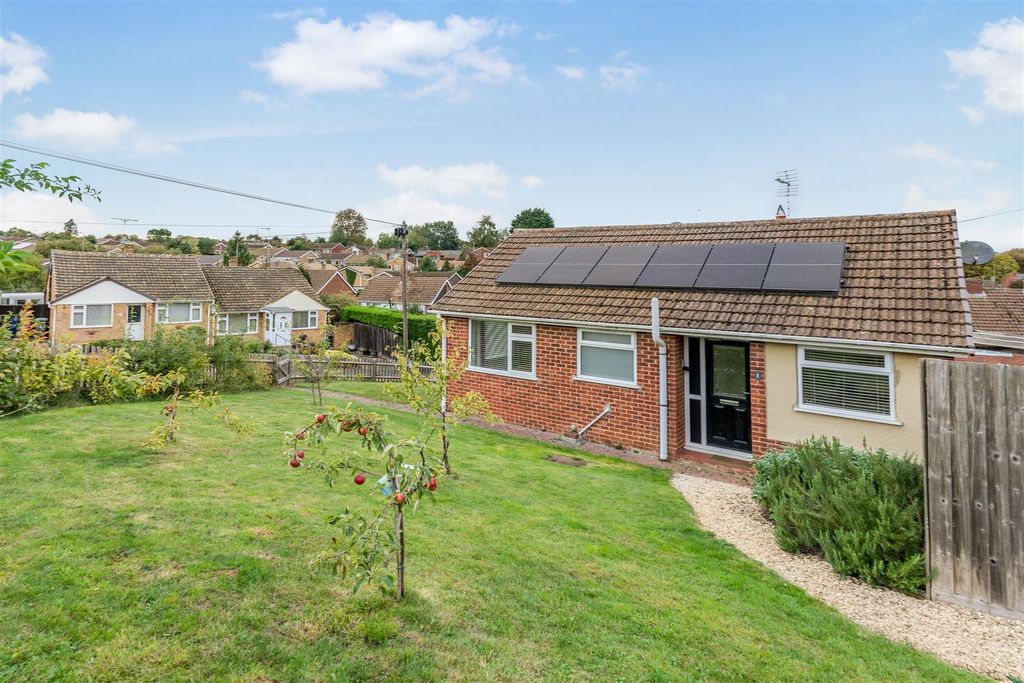 Property photo 1 of 14 1 Sandell Close, Banbury-4.Jpg