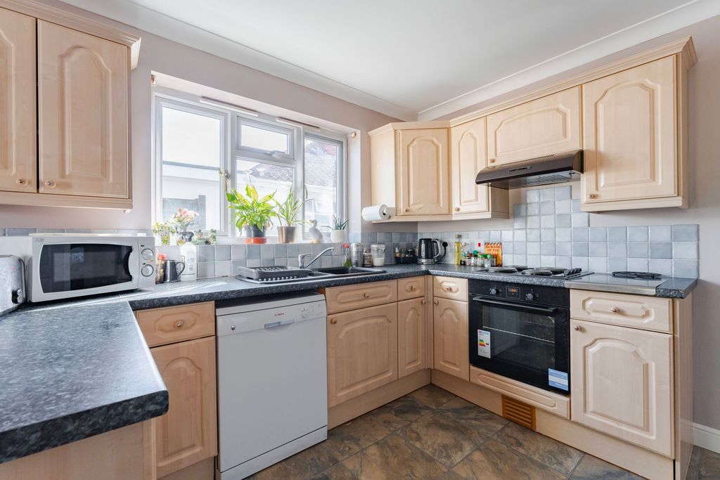 Property photo 3 of 24