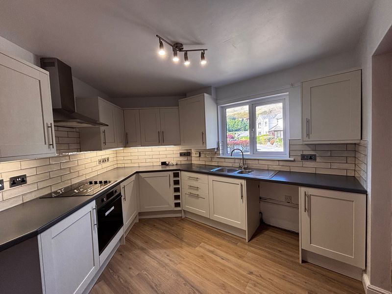 Property photo 3 of 14 Kitchen