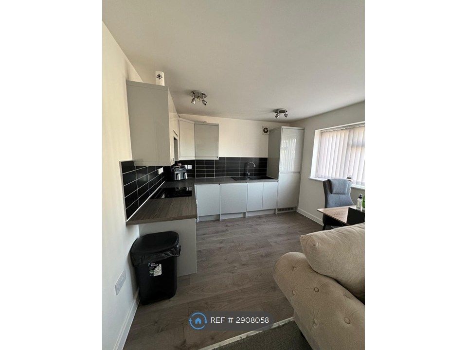 Property photo 2 of 7 Kitchen
