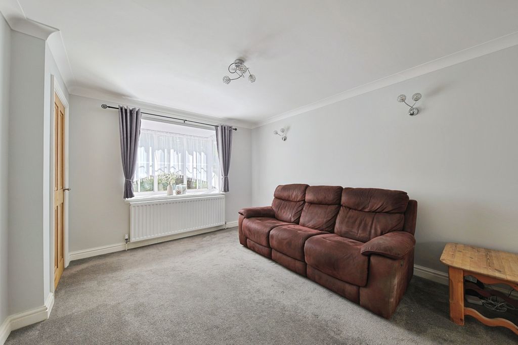 Property photo 2 of 13 41721410