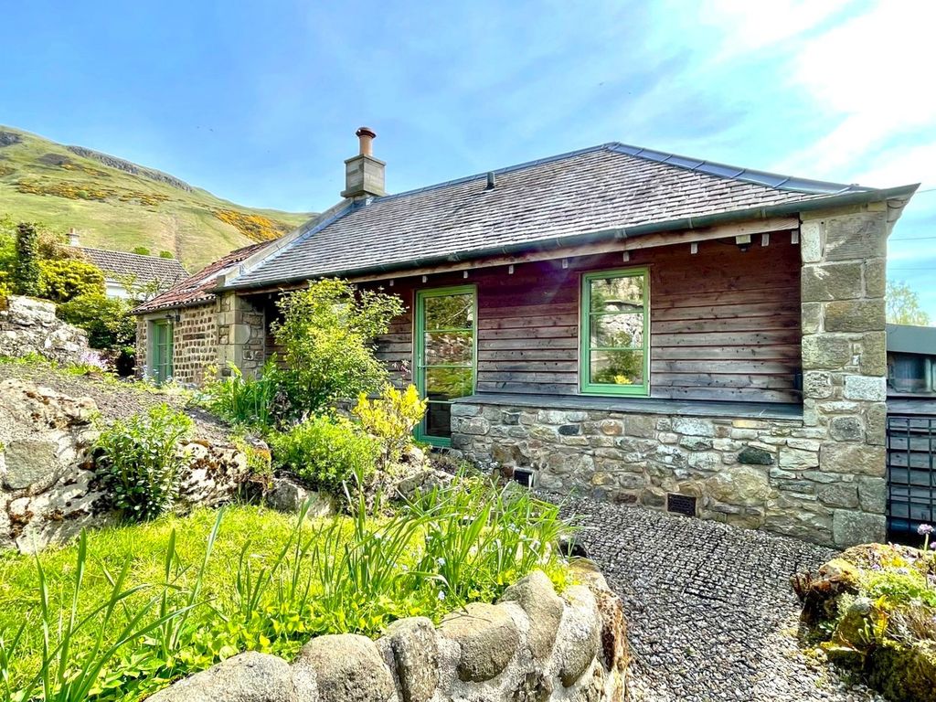 Property photo 2 of 46
