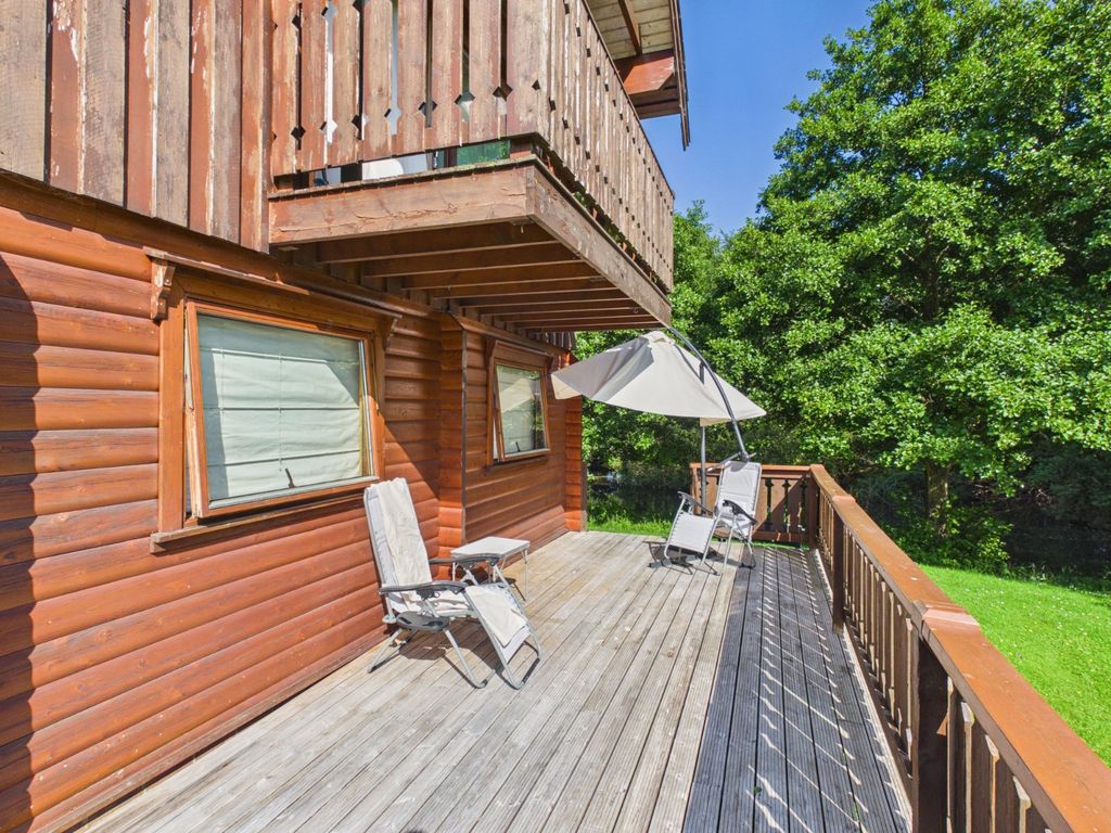 Property photo 3 of 26 Front Terrace