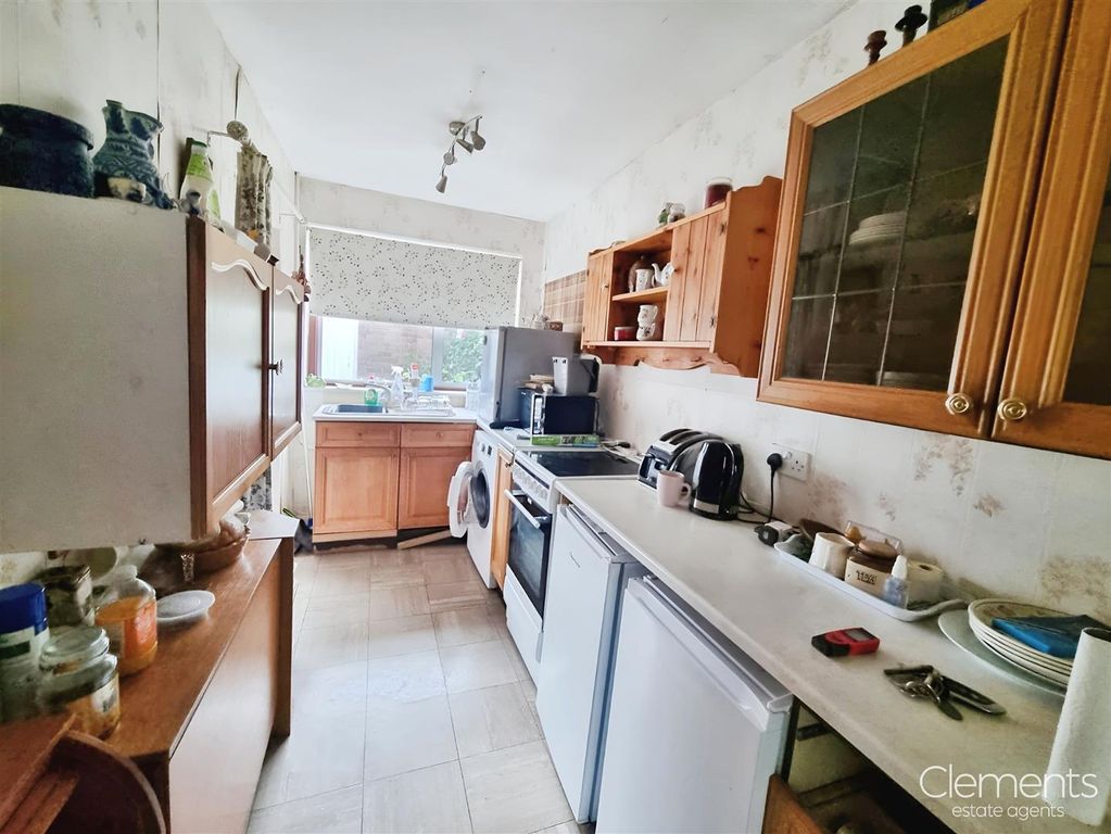 Property photo 2 of 12 Kitchen