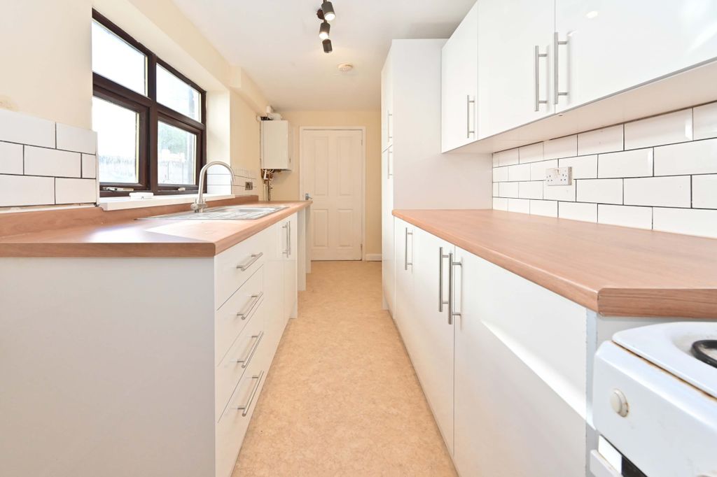 Property photo 2 of 19 Kitchen