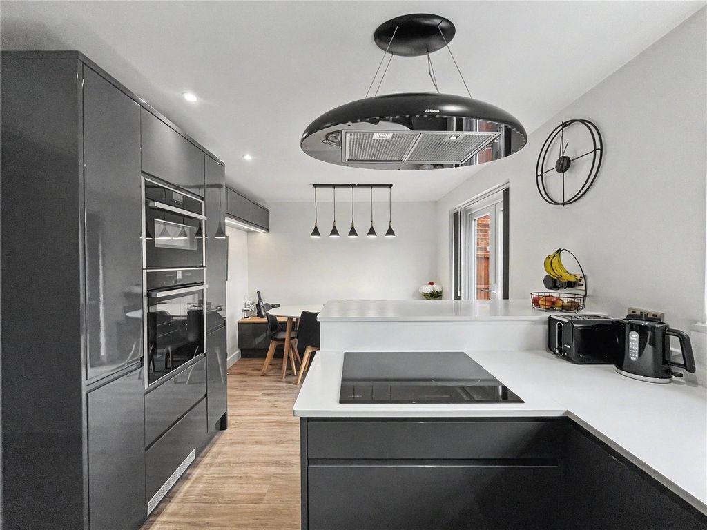 Property photo 1 of 22 Picture No. 05