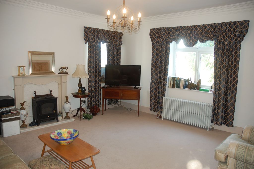 Property photo 2 of 26