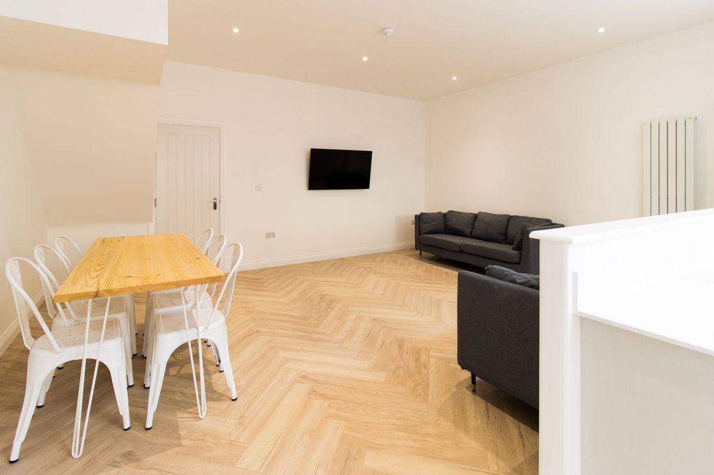 Property photo 2 of 28 Bright, Modern Open-Plan Living Area With Chevron ...