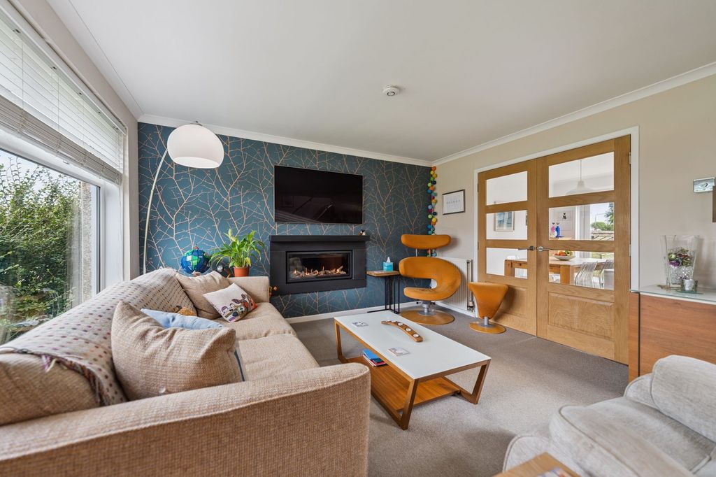 Property photo 3 of 28